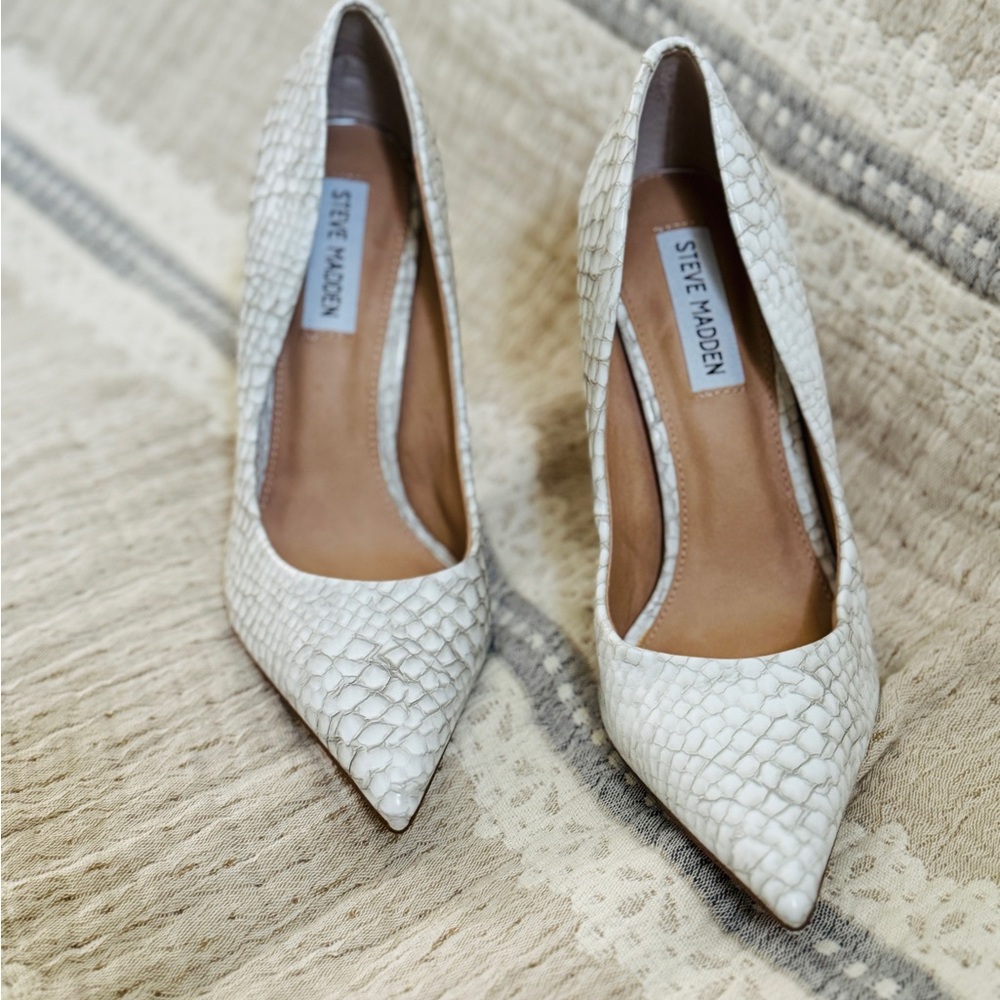 NEW Steve Madden Snakeskin Pumps